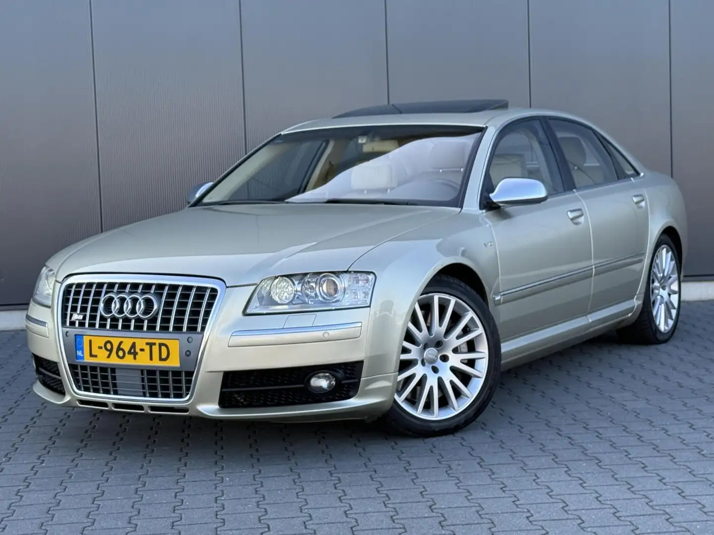 2006 Audi S8
